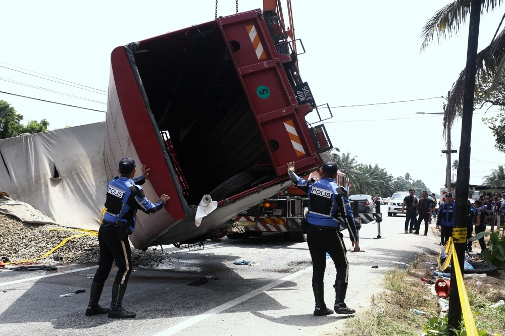 Fatal FRU crash: A classic tale of low priorities