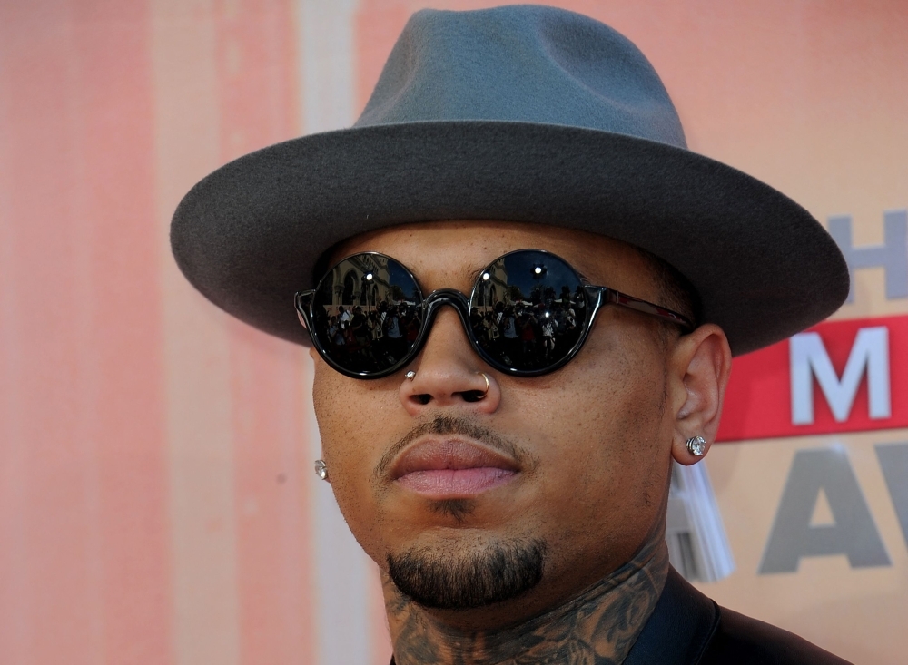 Chris Brown pays £5m bail to tour the world after London assault charge