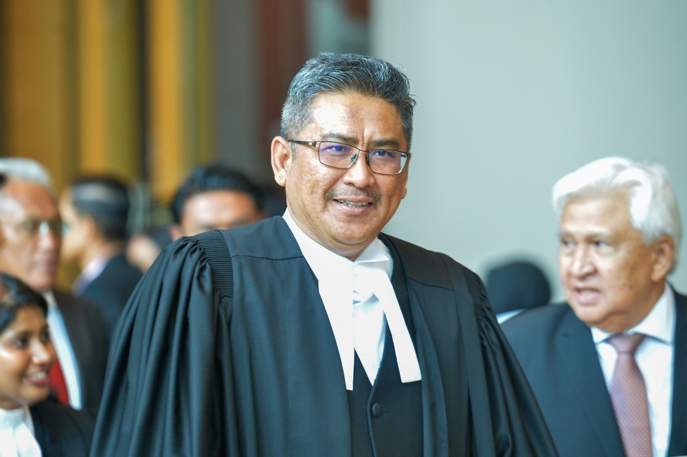 Najib files for contempt of court, accuses former AG Terrirudin of concealing royal order granting house arrest