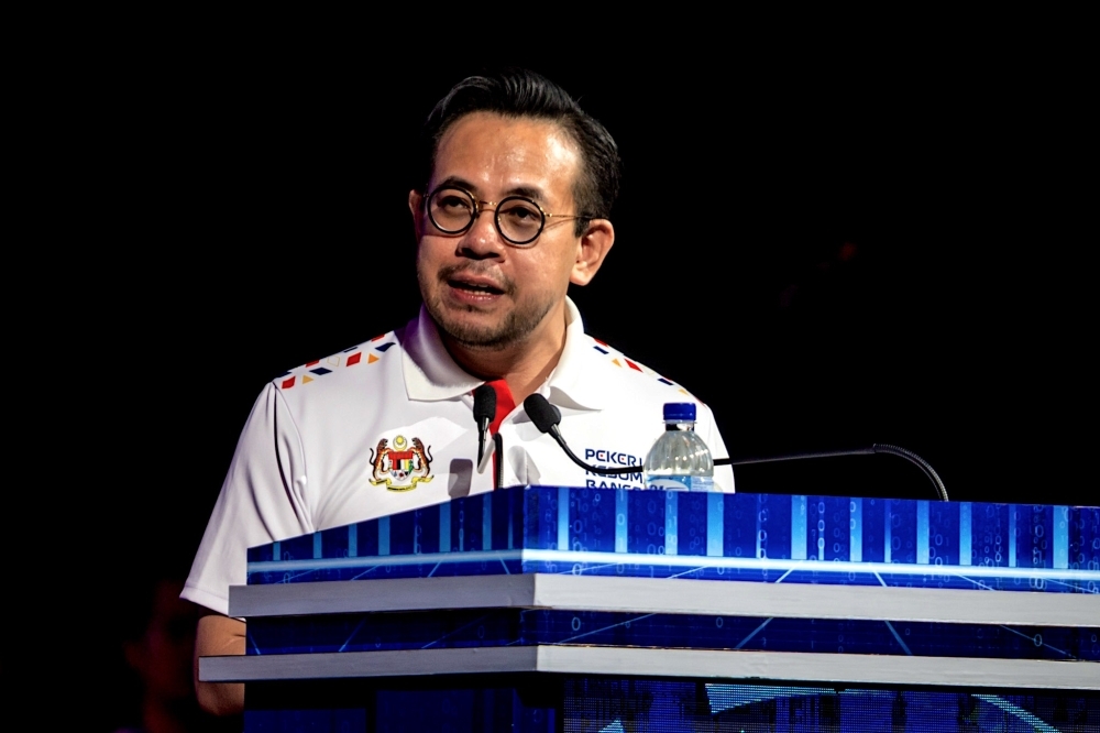HR Ministry: Review underway on raising Malaysia's retirement age to 65 amid labour reforms