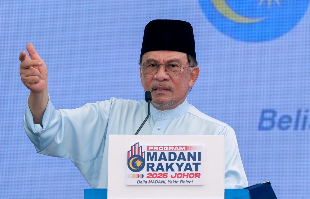 PM Anwar vows to refocus on PKR, sets weekly day for party affairs
