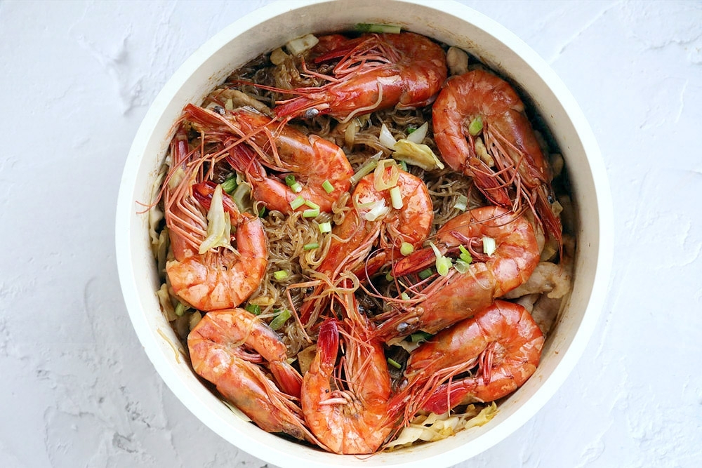 Savour this aromatic and umami-rich Thai claypot glass noodles with prawns