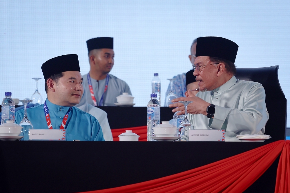 Saifuddin Nasution breaks down as he fears losing Rafizi from PKR: ‘I embraced and apologised while crying'