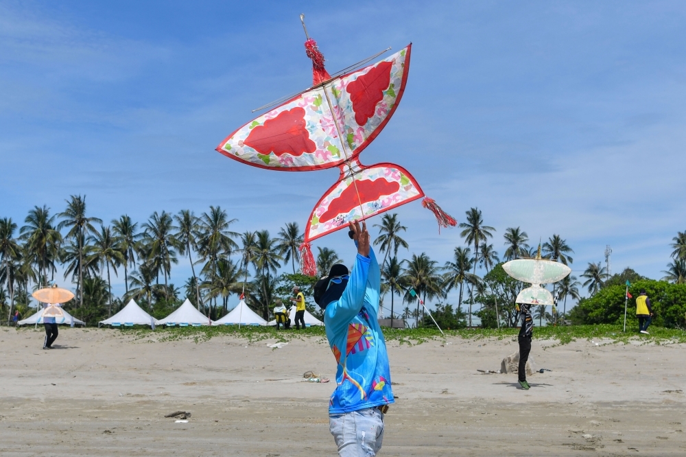 In a world of drones, Malaysia's ‘wau' soars against the digital drift