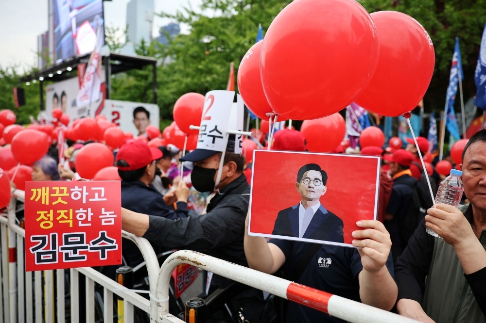 ‘Decentralise power': South Koreans eye historic constitutional change in wake of crisis