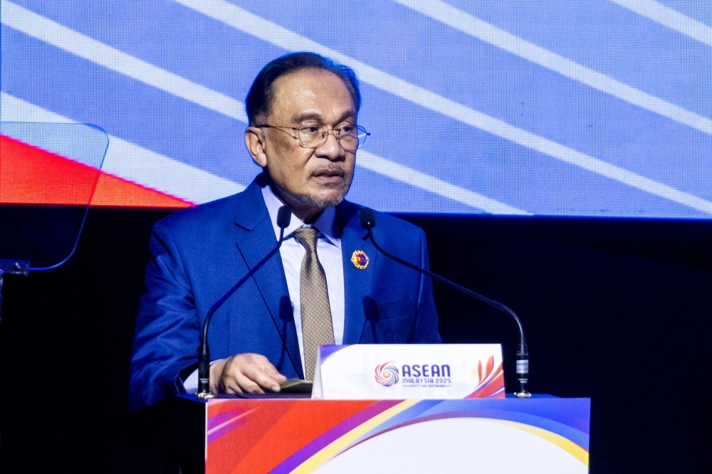 Asean must trade more with itself, Anwar tells bloc's business council