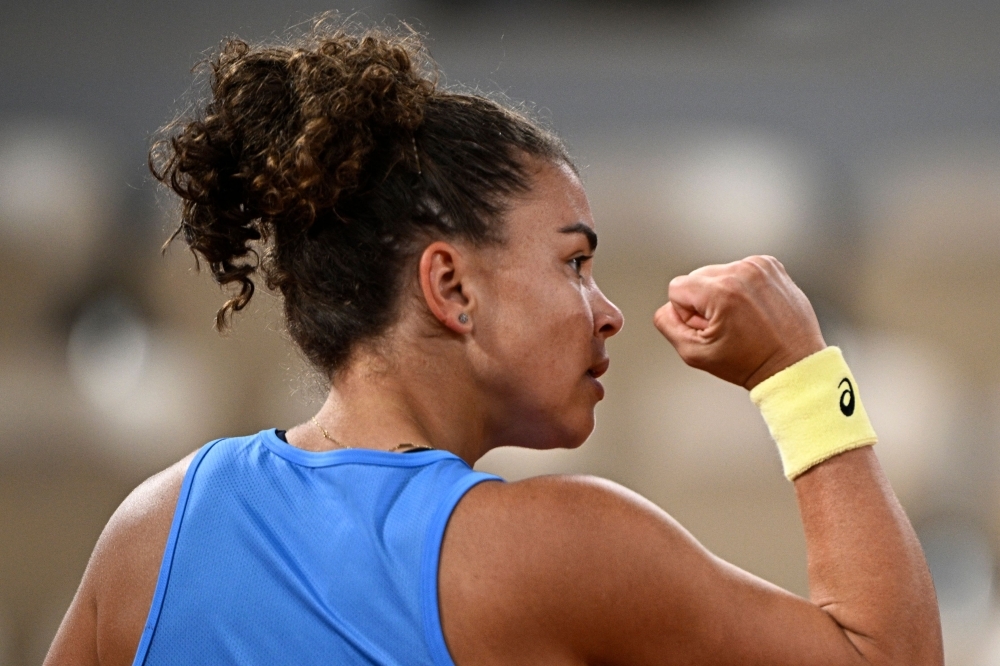 Paolini channels Nadal's spirit as she cruises past Tomljanovic into French Open third round