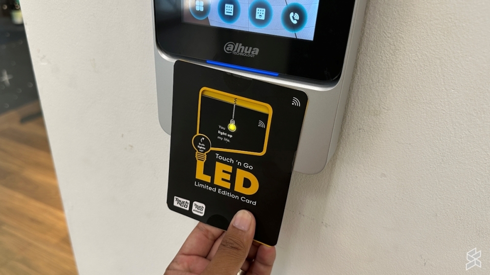 Touch ‘n Go unveils RM27 LED card that lights up on tap — how well does it work?