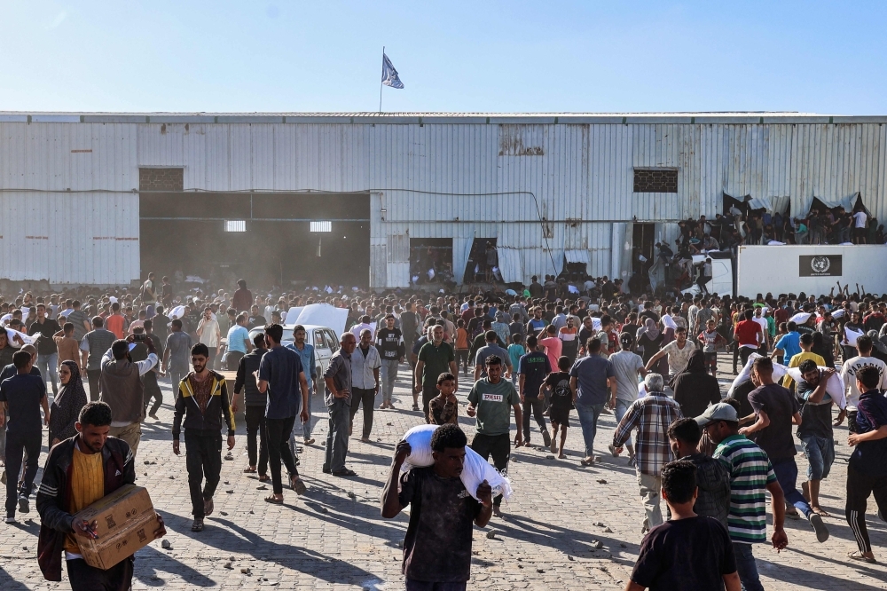 ‘Hordes of hungry people': Two dead as desperate Palestinians raid UN warehouse in Gaza for food