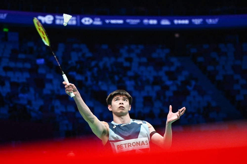 Leong Jun Hao stuns world No. 5 Jonatan Christie to reach Singapore Open quarters
