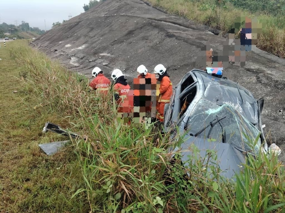 Sarawak Fire Dept: Six injured as car skids off road near Kampung Gua, Sri Aman