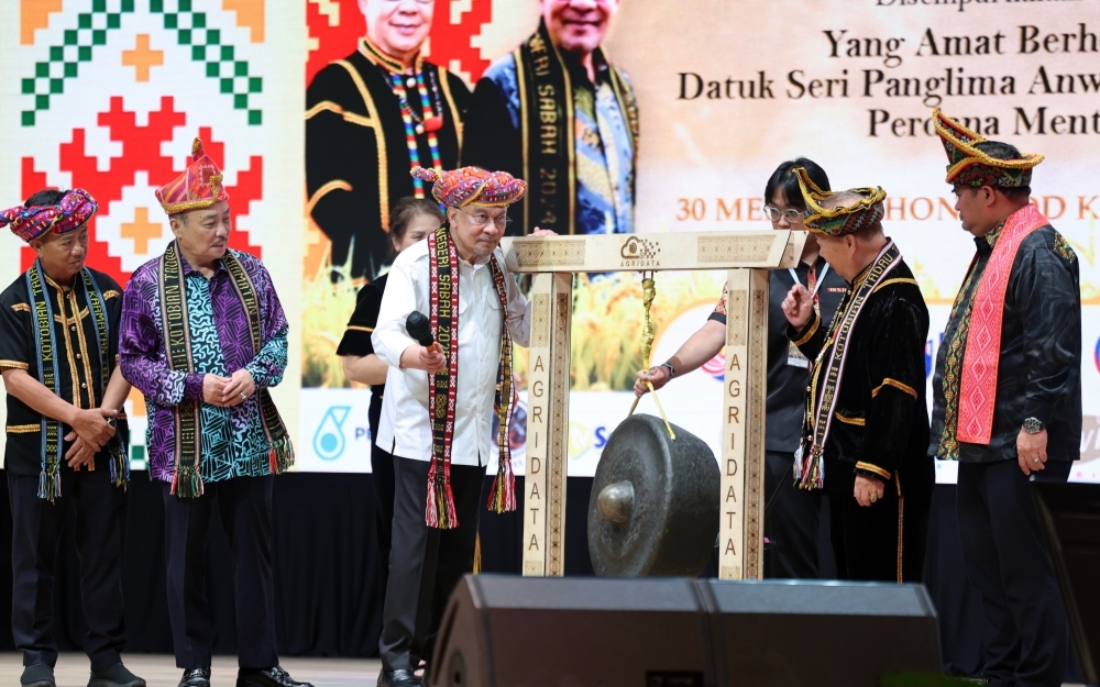Anwar says Kaamatan and Gawai reflect Malaysia's unique heritage and unity