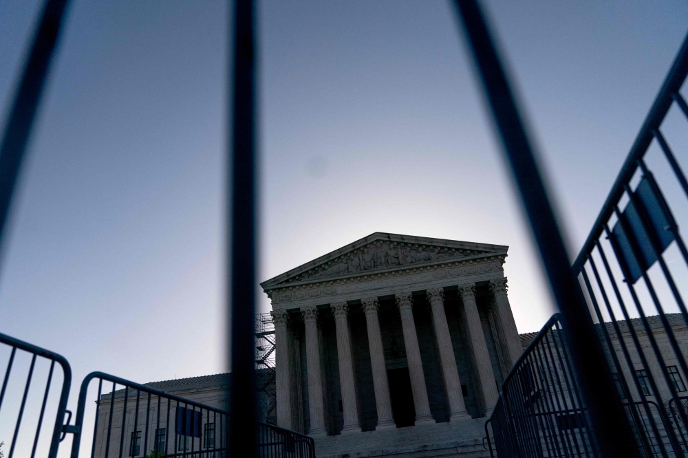 Trump wins Supreme Court ruling to strip legal protections from 500,000 migrants, exposing them to deportation