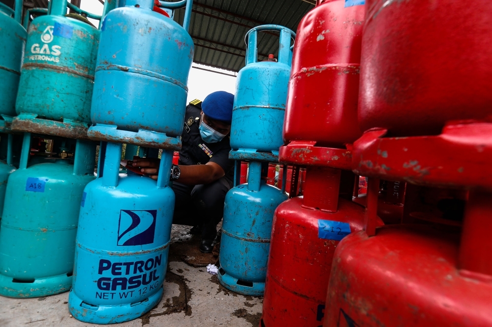 What gas subsidy cut? Armizan tells Wee Ka Siong ministry just cracking down on misuse, policy not new