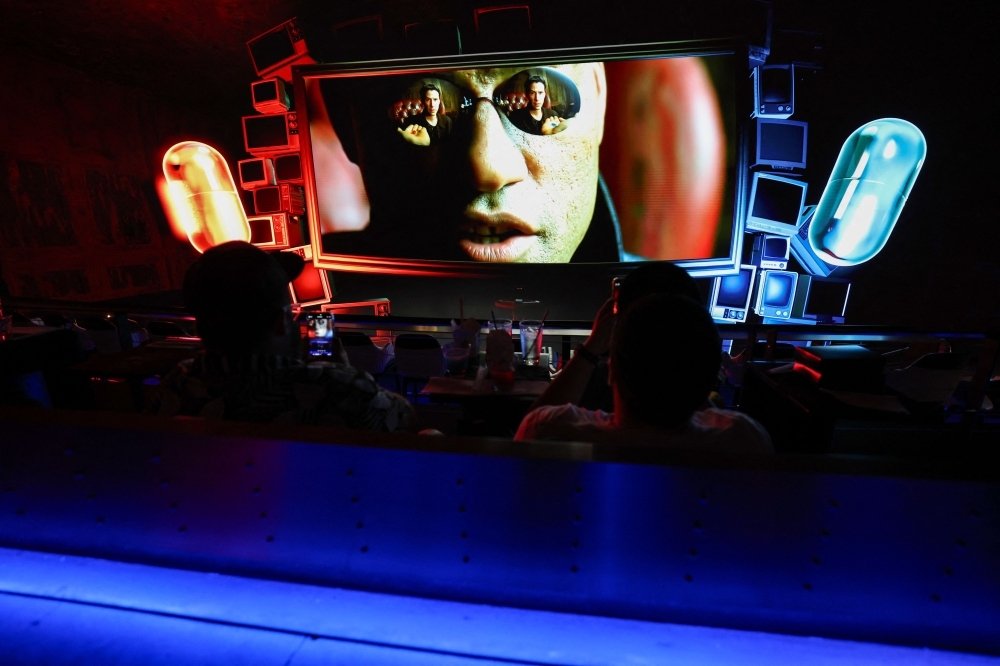 Red pill or blue? ‘The Matrix' returns as mind-bending 3D cinematic experience in Los Angeles