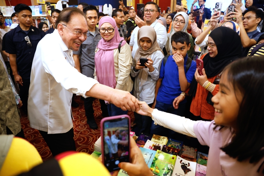 ‘Let it be': Anwar says PKR hasn't deliberated on Tengku Zafrul's application, warns against overanalysis