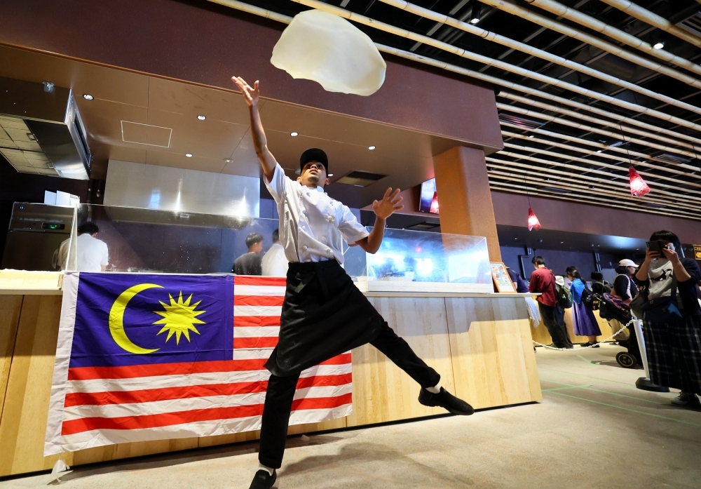 Hours-long queue for Malaysia's ‘flying roti canai' at Expo 2025 Osaka as crispy butter bomb takes over