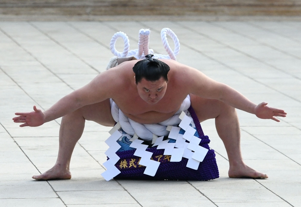 Sumo legend Hakuho to resign after stable scandal, say reports