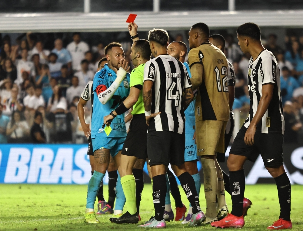 ‘Hand of Neymar' blunder sees red, and maybe farewell, in Santos defeat