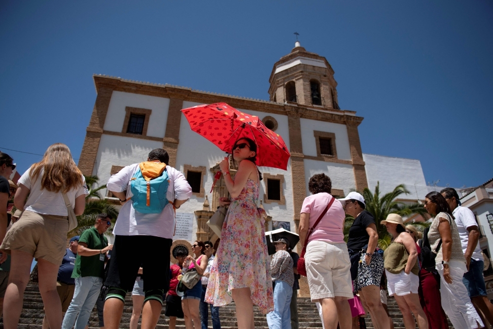 Summer hits early as Spain logs 24.08°C in hottest May day on record