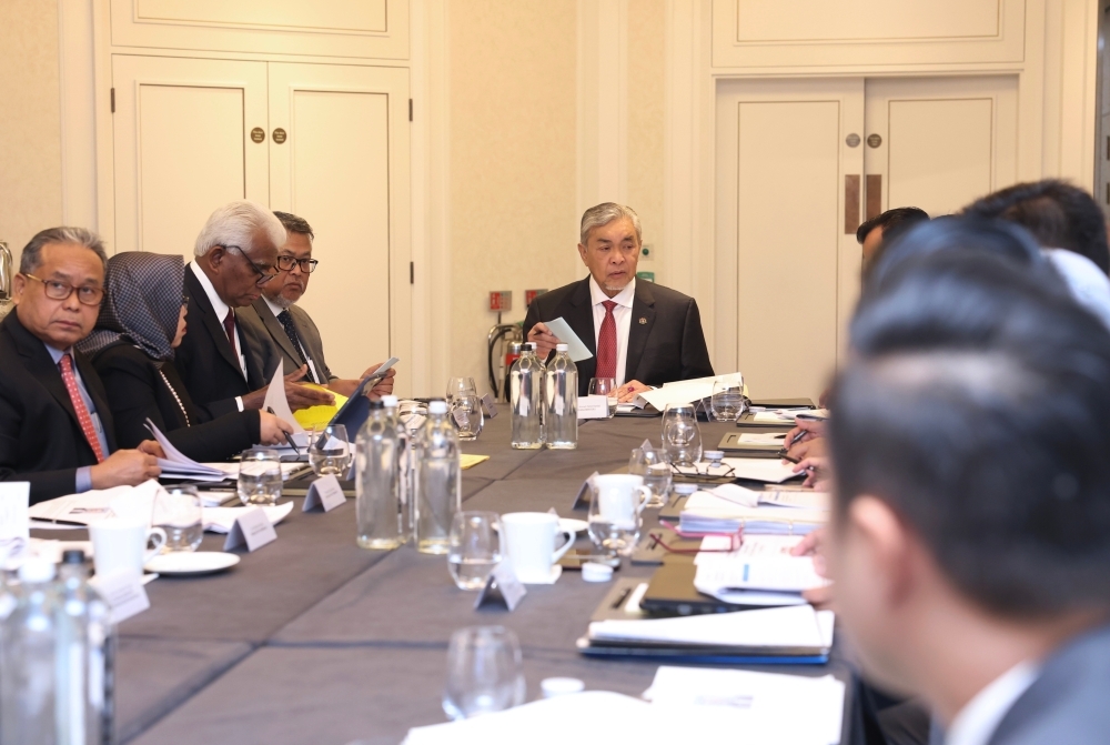 In London, DPM Zahid and UK environment minister discuss disaster management, climate change