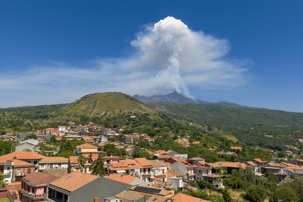 Italy's Mount Etna unleashes dramatic eruption with lava fountain and 6.5km ash plume