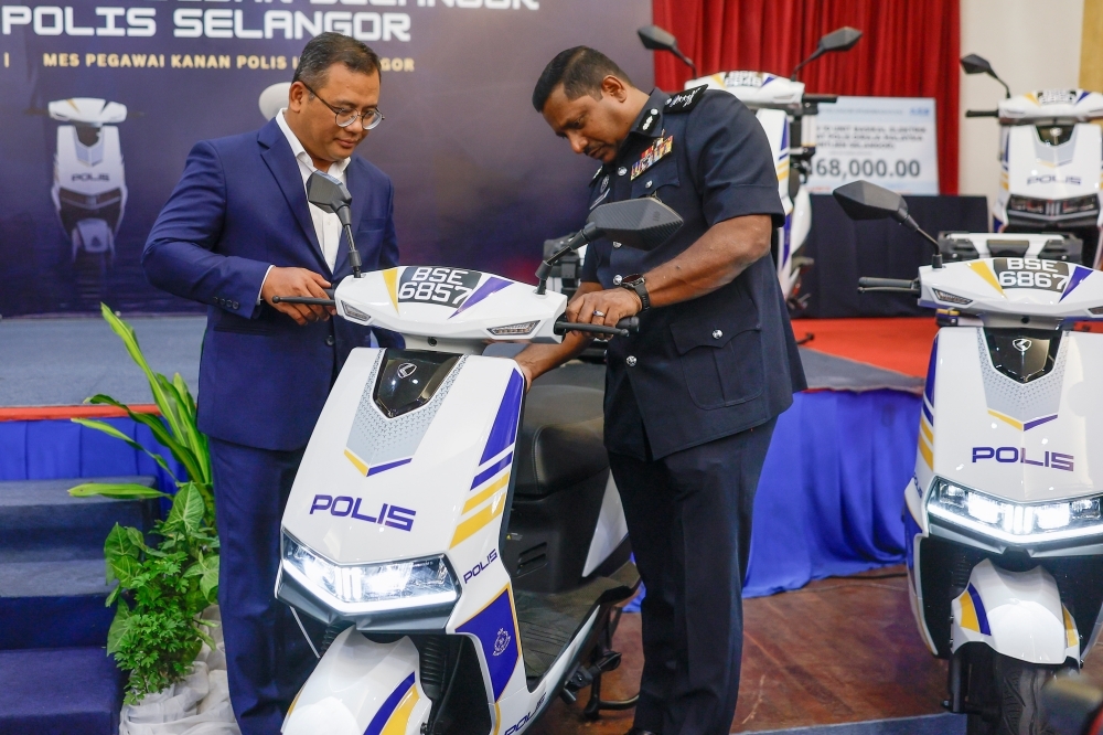 Amirudin denies vacating Sungai Tea state seat, amid claim of by-election for Tengku Zafrul to become Selangor MB