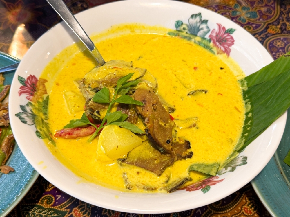Kota Damansara's Kampunglah is the place for family style Malay food with a Negeri Sembilan slant
