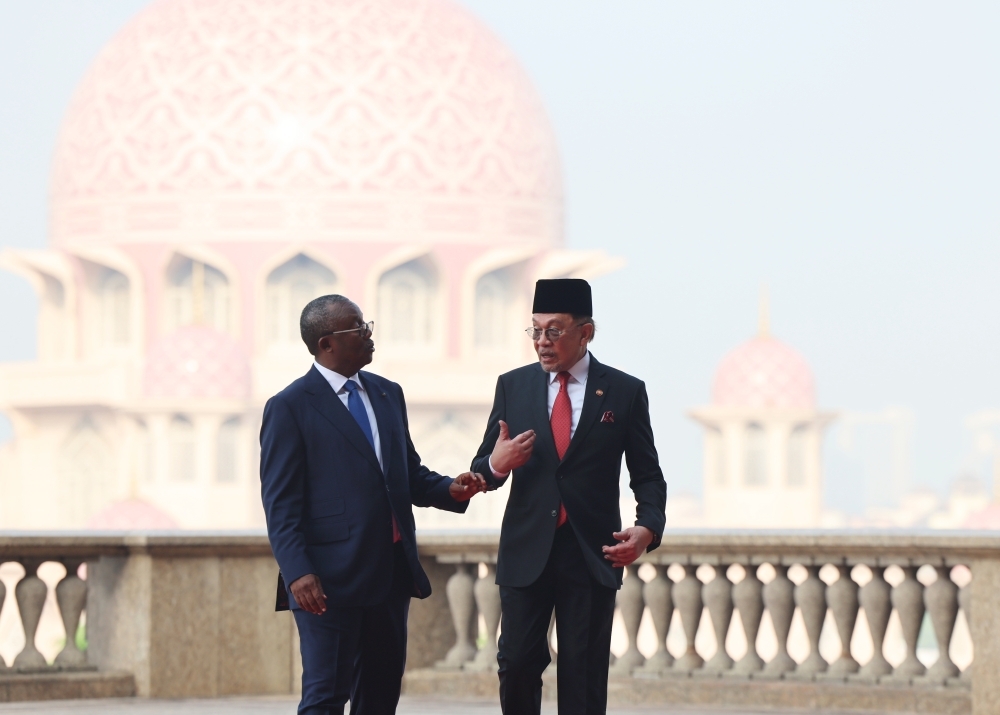 PM Anwar welcomes Guinea-Bissau's leader for first official visit, explores trade, agricultural cooperation