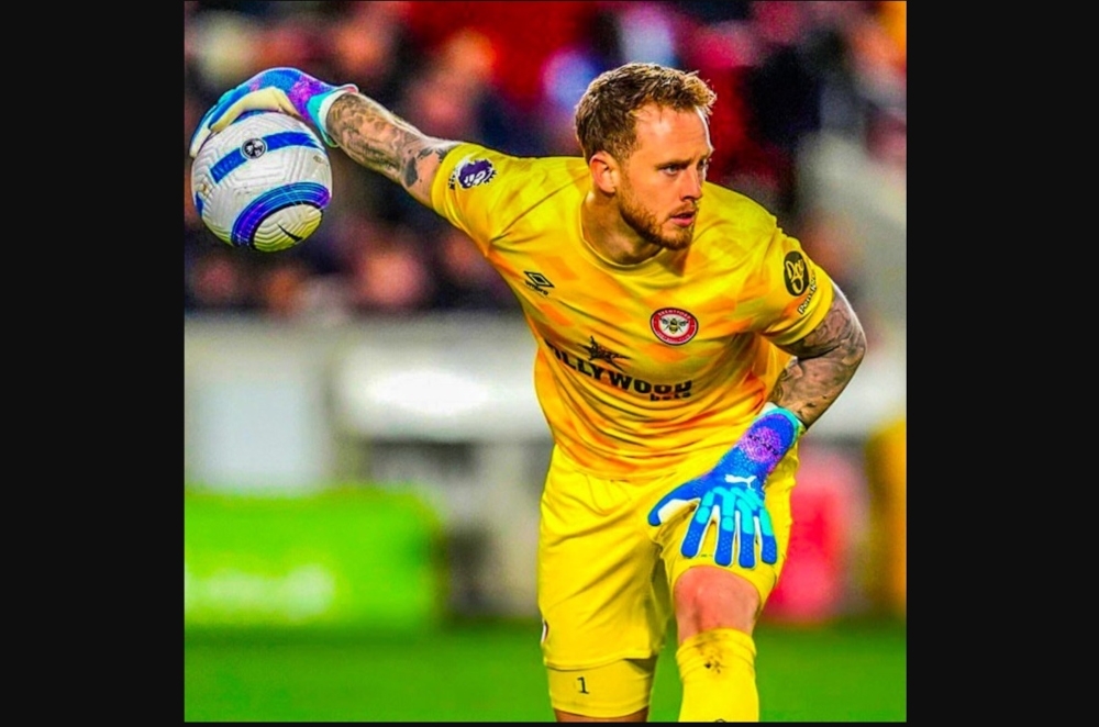 Flekken returns to Bundesliga as Leverkusen's new No. 1
