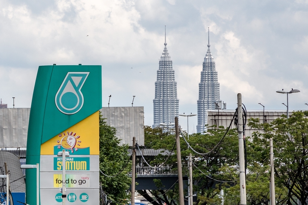 Petronas announces 5,000 jobs to get the axe as profits shrink, no hiring till 2026