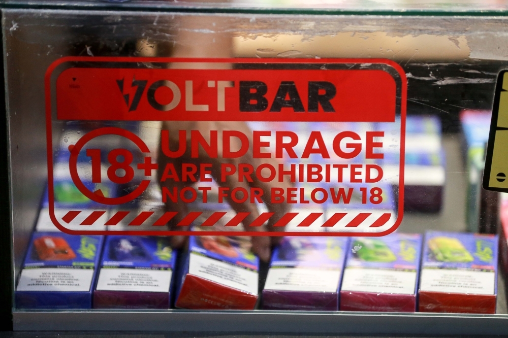 Fahmi says MCMC to monitor online vape sales on Facebook, WhatsApp amid rising health concerns