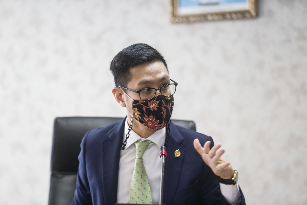 Soil depression detected at Jalan Batu Kawan in Penang, authorities close off affected section, begin urgent repairs, says state exco