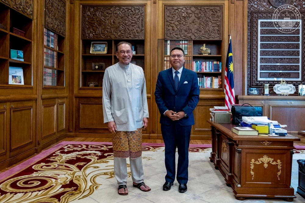 Anwar receives courtesy call from new Malaysian ambassador to the US, discusses diplomacy and foreign investment