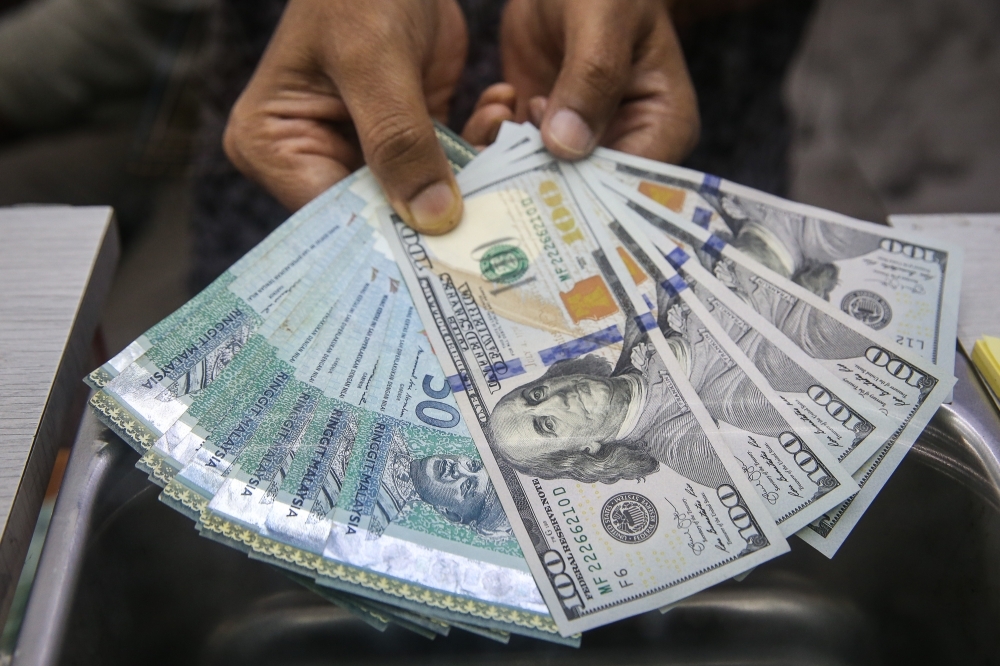 Ringgit dips slightly to 4.2270 against US dollar as trade closes ahead of Aidiladha weekend