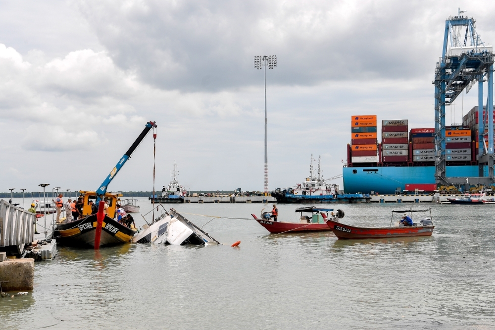 Capsized boat at Tanjung Harapan refloated, search continues for missing couple off Port Klang