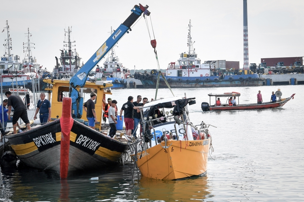 Tanjung Harapan boat capsize: Fire Dept suspects missing victims were swept away by strong currents during towing