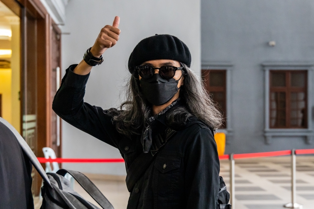 ‘Fine, see you in court': Fahmi Reza calls out authorities over travel ban confusion, says no one taking responsibility; vows legal action