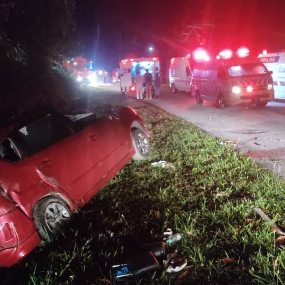 UPSI student bus crashes with MPV on East-West Highway in Gerik, at least 15 dead; PM instructs Higher Education Ministry to coordinate aid