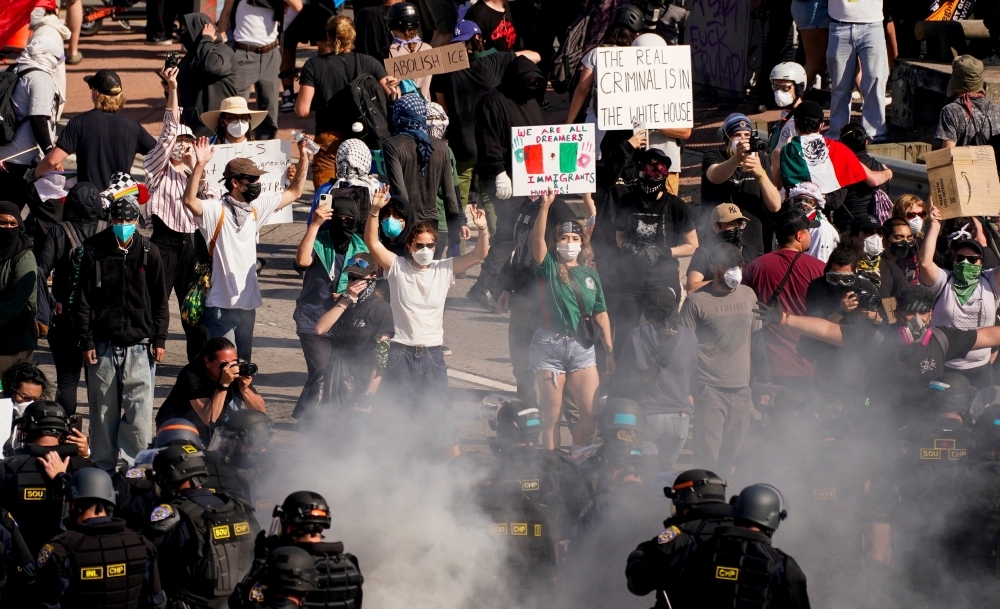 More scuffles in Los Angeles as soldiers sent by Trump fan out
