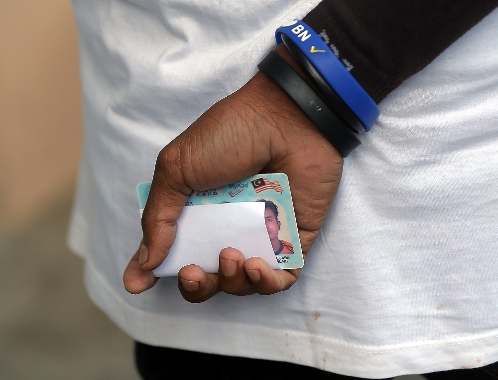 Security guards can't ask for your MyKad — it's against the law, NRD confirms