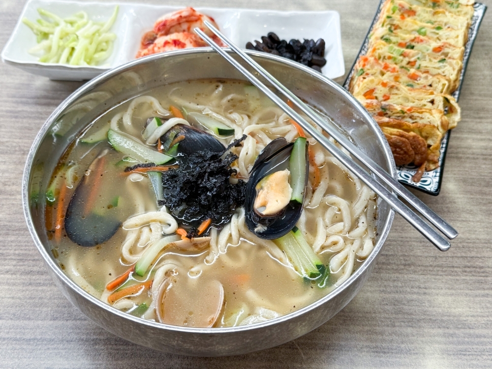 Spread the word, you can get Korean comfort food like ‘kalguksu', ‘sujebi' ‘gimbap', ‘soondubu' soup at Ju Ga & Cook, Plaza Damas