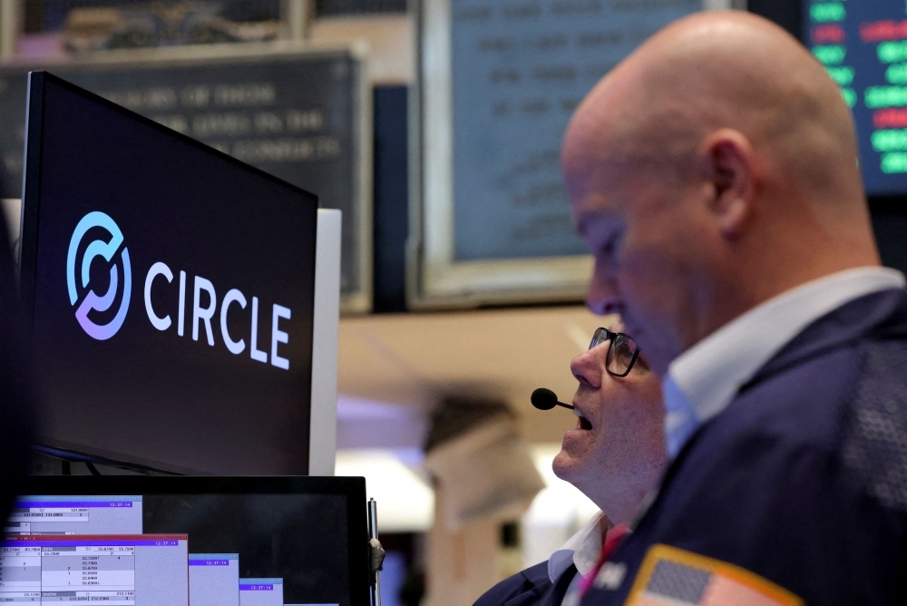 US-China trade talks keep investors guessing, markets mixed