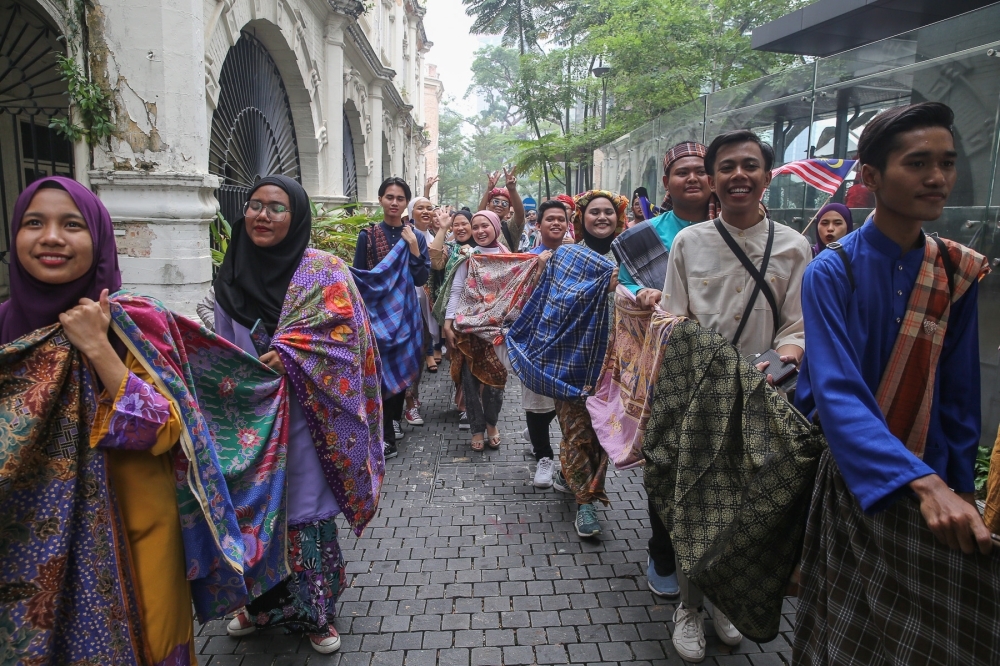 Ungku Aziz and his Sarong Index — Suhaiza Hanim Datuk Mohamad Zailani