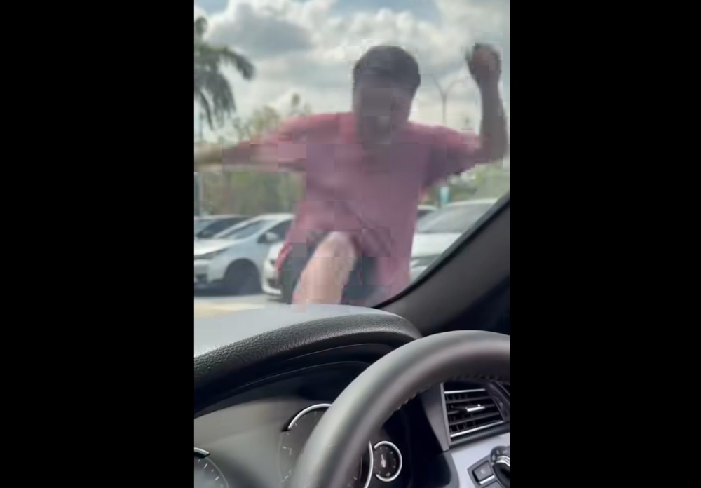 Singaporean man fined RM9,100 over Johor road rage incident, viral video showed him kicking car