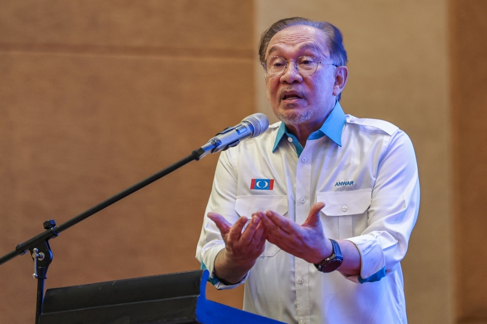 ‘He applied, I approved': Anwar says of RM486,000 Japan trip bill for Dr Mahathir