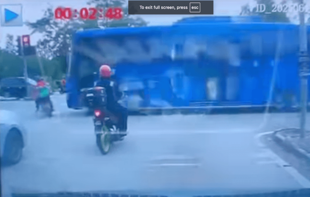 In Johor, e-hailing rider seriously injured after being hit, dragged 15m by bus at Pasir Gudang junction