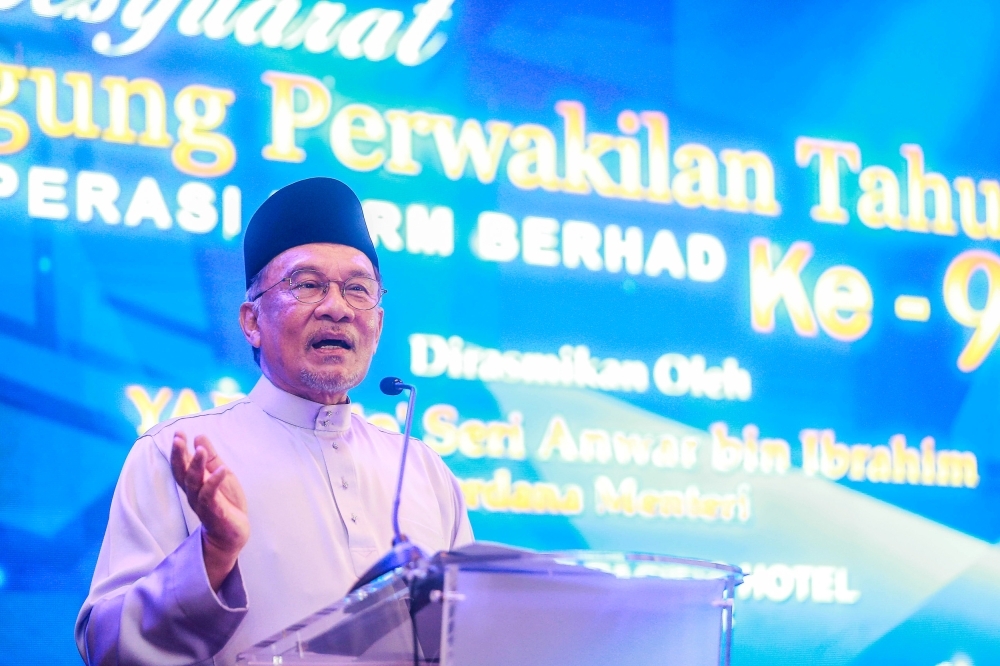 PM Anwar says open to discounts, but not full cancellation of police cooperative debt