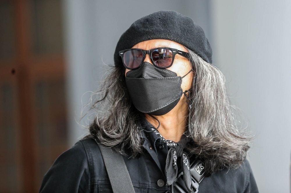 Immigration replies Fahmi Reza's query on different results on their website