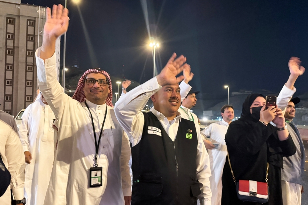 First group of Malaysian pilgrims departs Mecca for home after 48 days of Haj